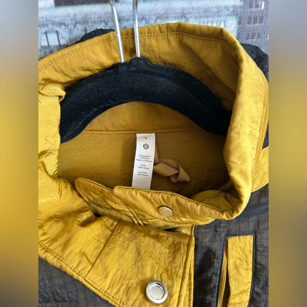 Lululemon Water-Repellent Mesh Jacket in Gold Spice / Black - Picture 6 of 15